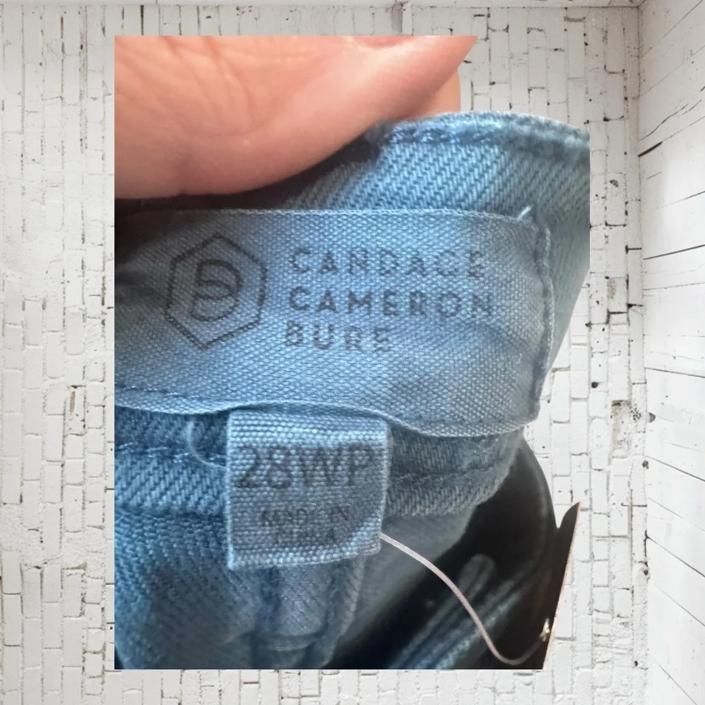 Candace Cameron Bure Denim Shorts NWT • 28 Petite • Pacific Wash • Classic Fit